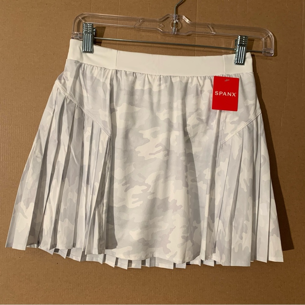 SPANX The Get moving Pleated Skort | White Camo | NEW  Size S | 50273R